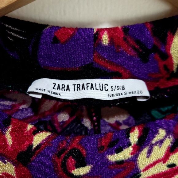 ZaraāTrafalucāBishopĀ SleeveāFloralāMockāNeckāDress - Picture 3 of 8